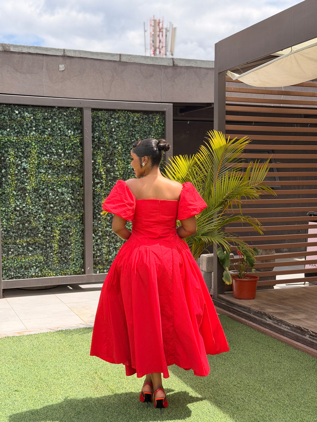 Offshoulder lady in red