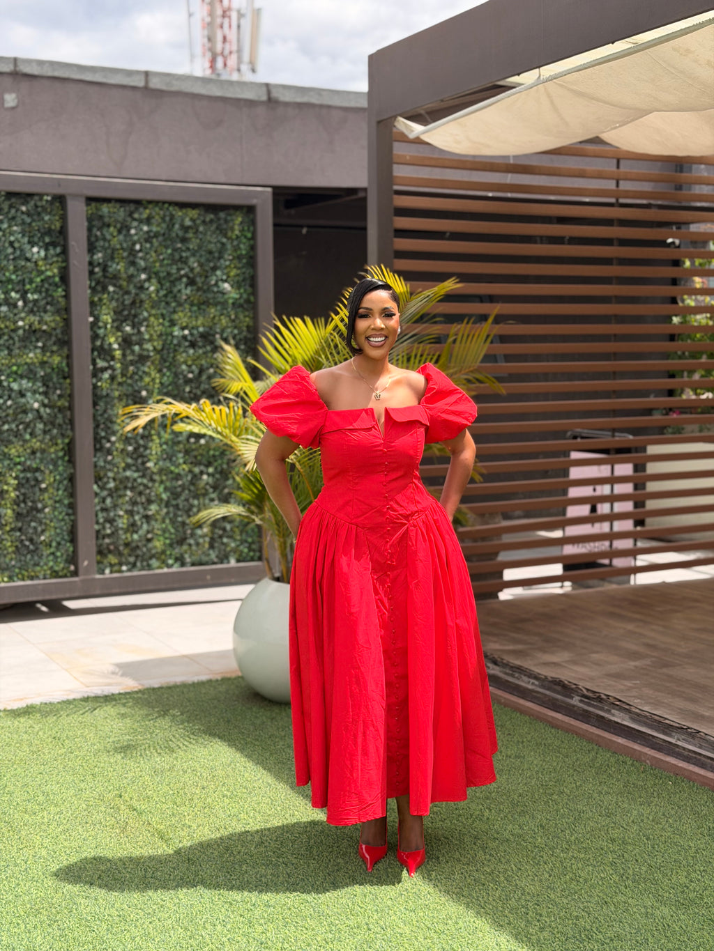 Offshoulder lady in red